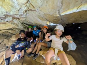 Rando des jeunes a la grotte du Bournillon