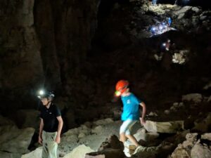 Rando des jeunes a la grotte du Bournillon