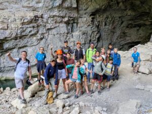 Rando des jeunes a la grotte du Bournillon