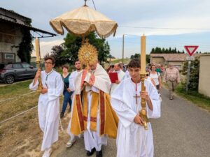 Procession du Saint-Sacrement a Bathernay