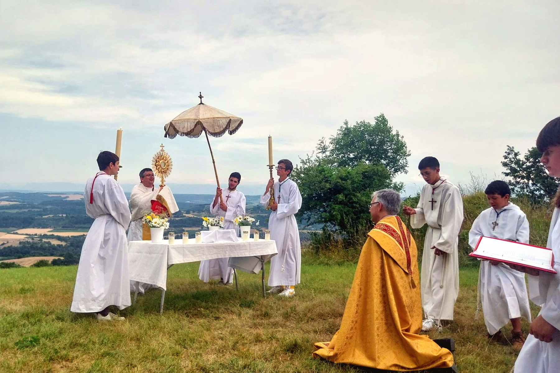 Procession de la Fête-Dieu en plein air