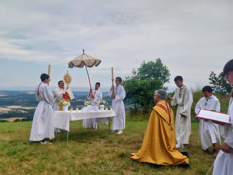 Procession du Saint-Sacrement à Bathernay