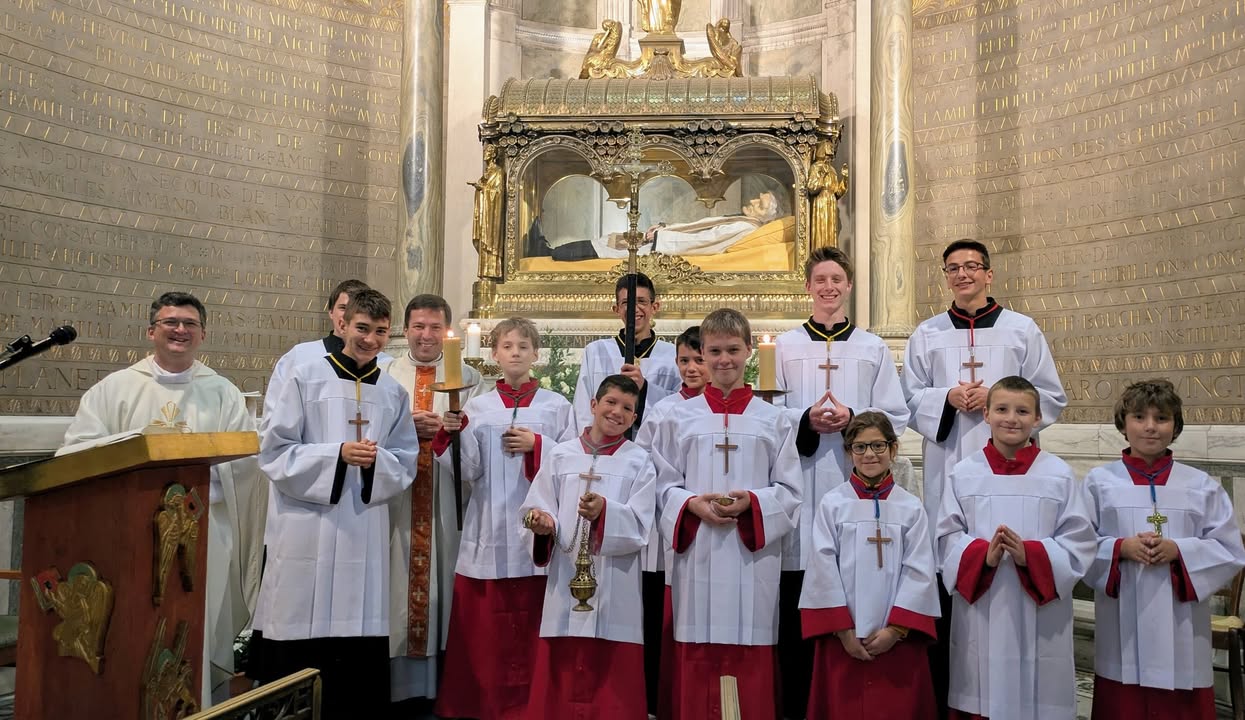 Les servants d'autel au sanctuaire d'Ars